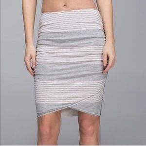 Lululemon reversible breezy skirt rushed striped